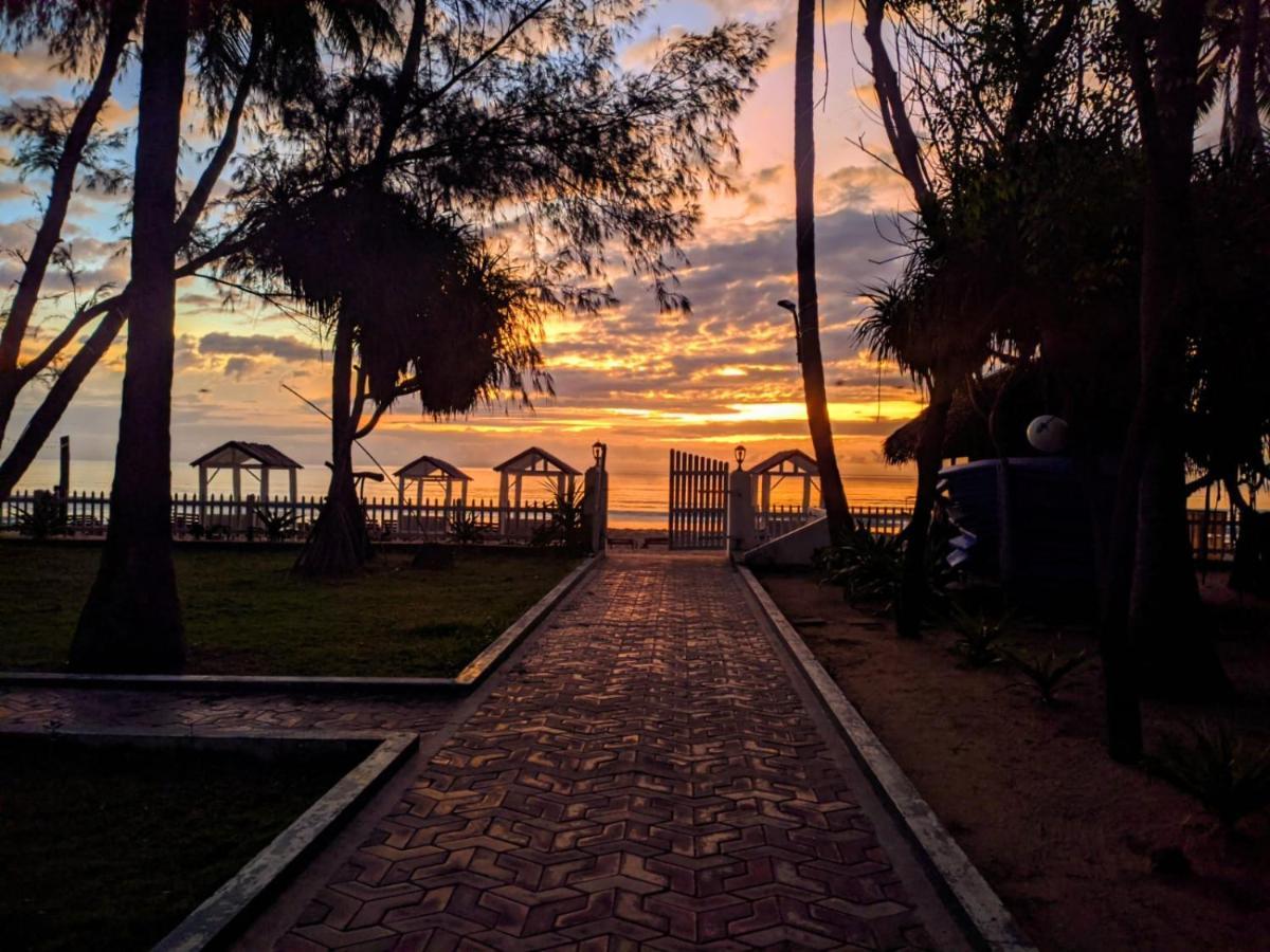 Blue Sand Beach Resort Trincomalee Bagian luar foto